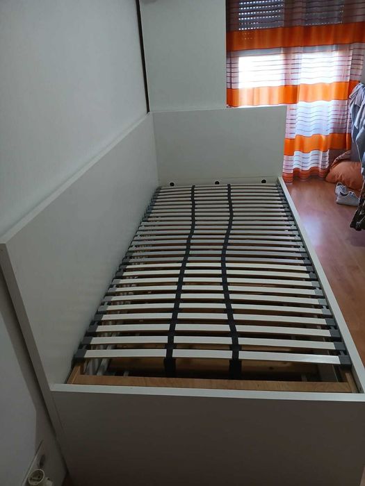 Cama e roupeiro de criança