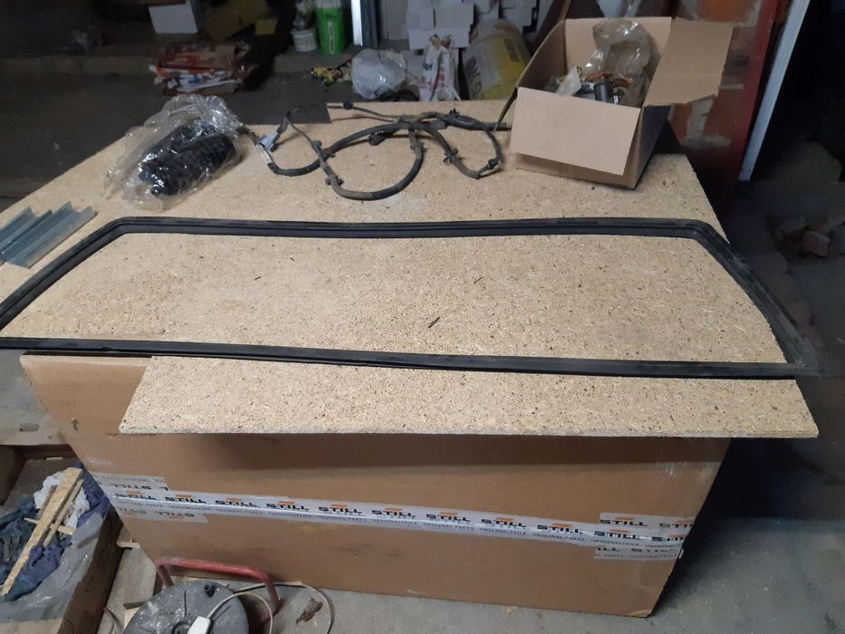 Uszczelka szyby tył navara d22