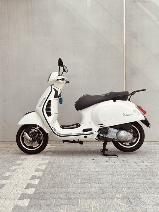 Vespa GTS Super 300 - Full Extras