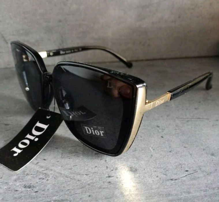 Okulary przeciwsłoneczne Dior logo z matką czarne