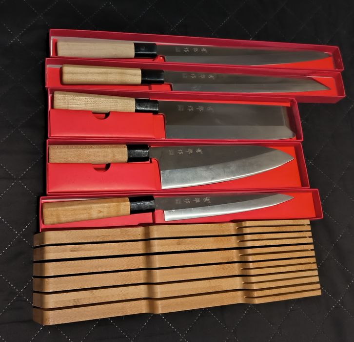 Zestaw 5 nowych noży