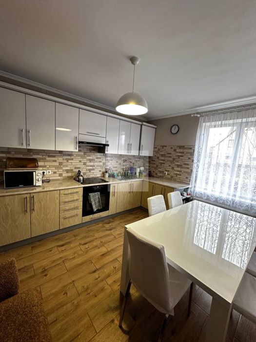 Продам просторий будинок у місті