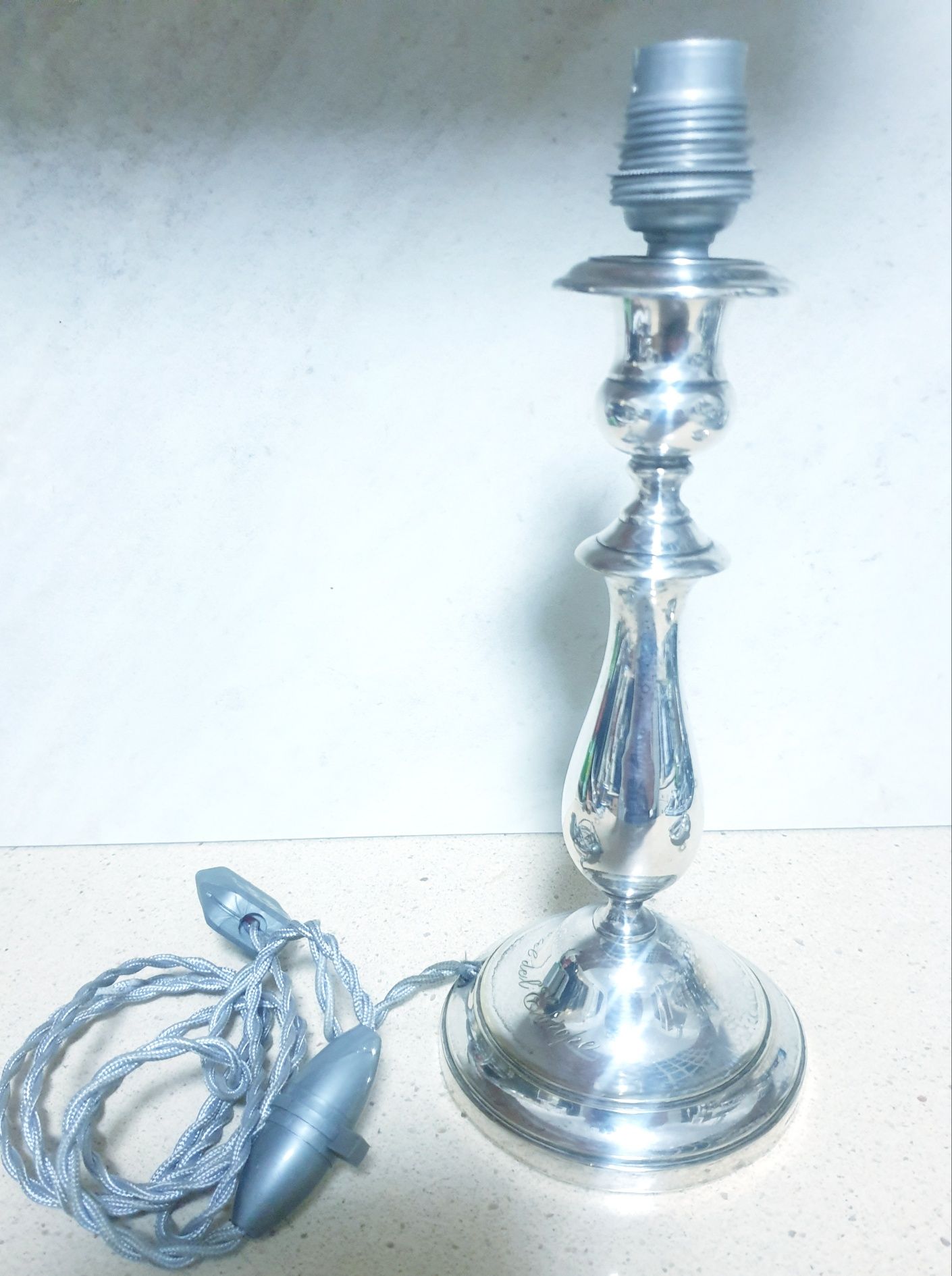 Antigo candeeiro de mesa do Hotel del Europe com banho em prata