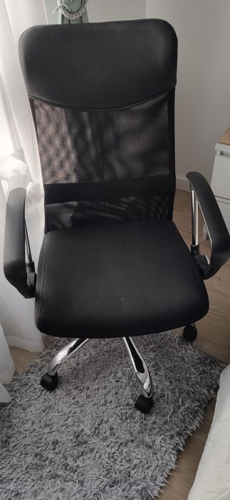 Fotel biurowy czarny