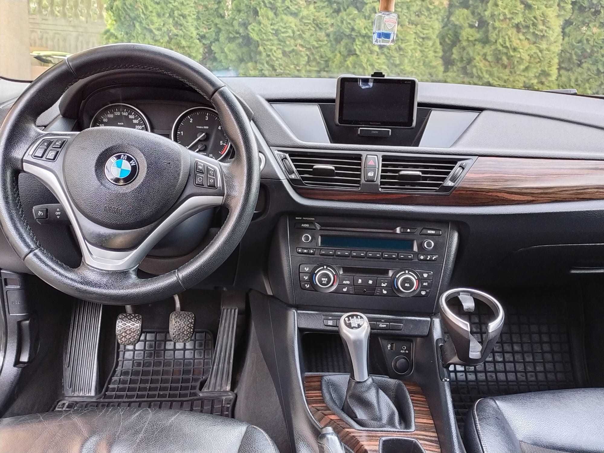 BMW X1, 2013, bixenon, panorama dach, biała perła