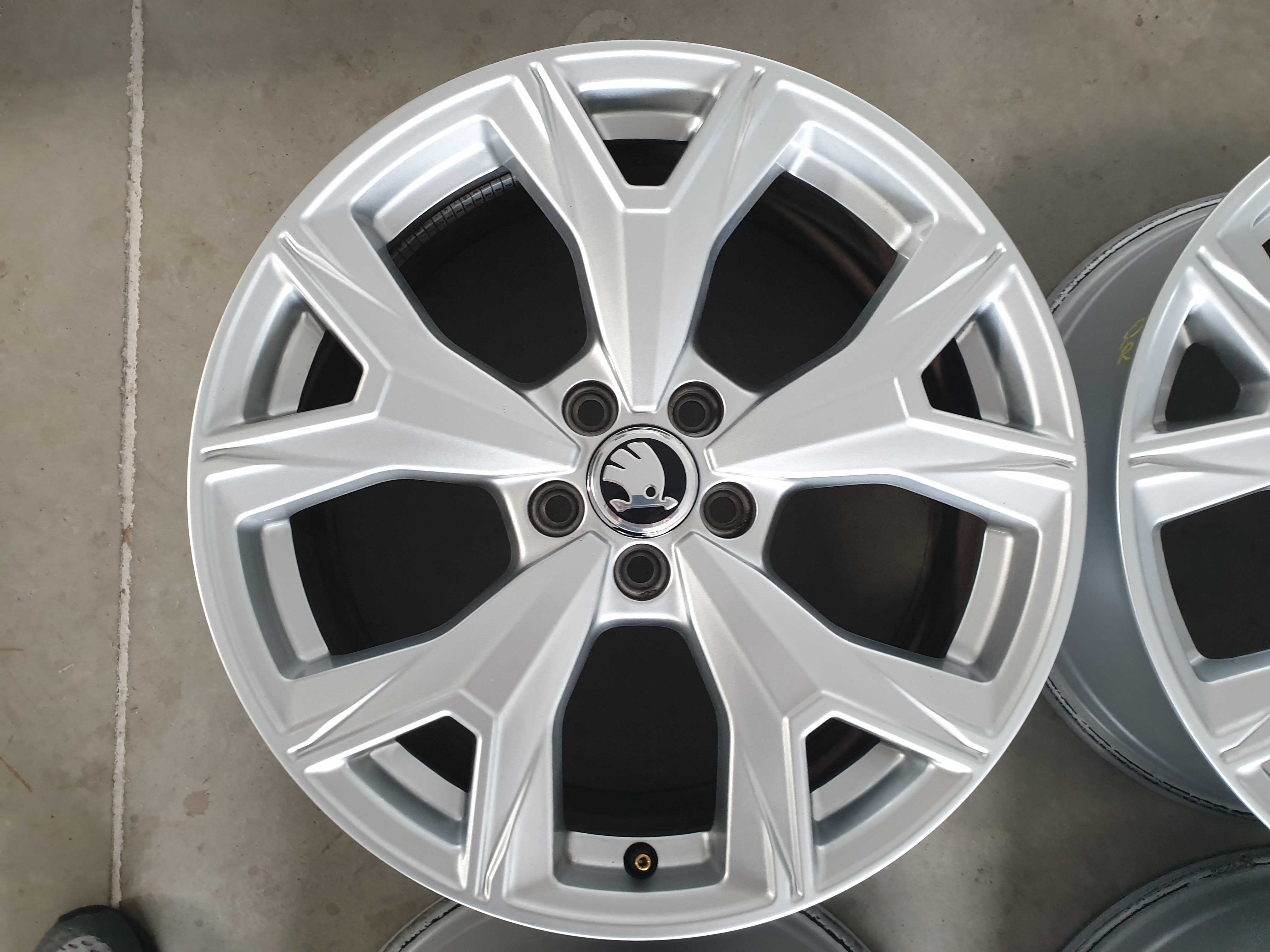 Alufelgi 17" Skoda Fabia Praktik Rapid Roomster Scala Kamiq 5x100