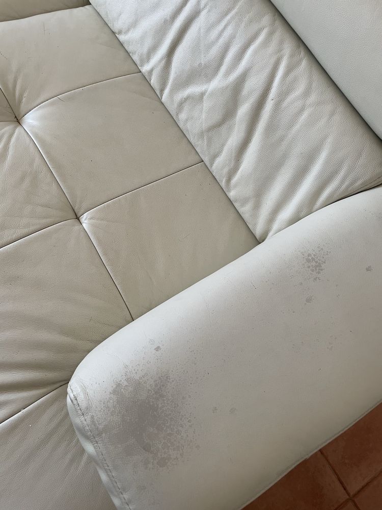 Sofá cabedal branco chaise-long