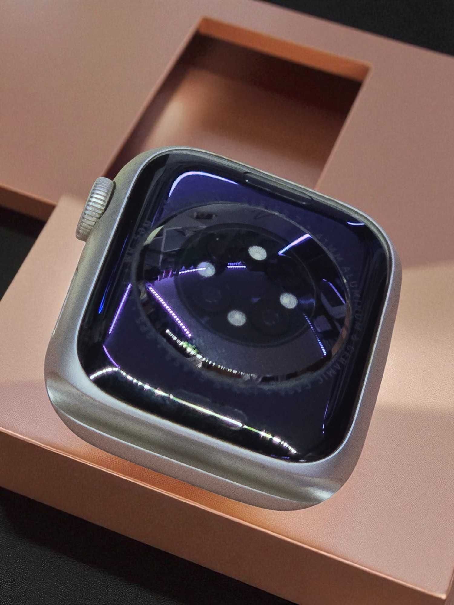Apple Watch Series 7 GPS – 41mm Starlight + zestaw pasków