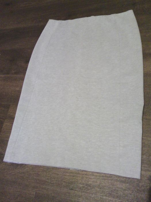 Cieplutka elastyczna ołówkowa spódnica Reserved 40