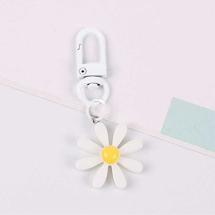 Брелок из металла и смолы "Цветок". Разноцветные брелки для телефона