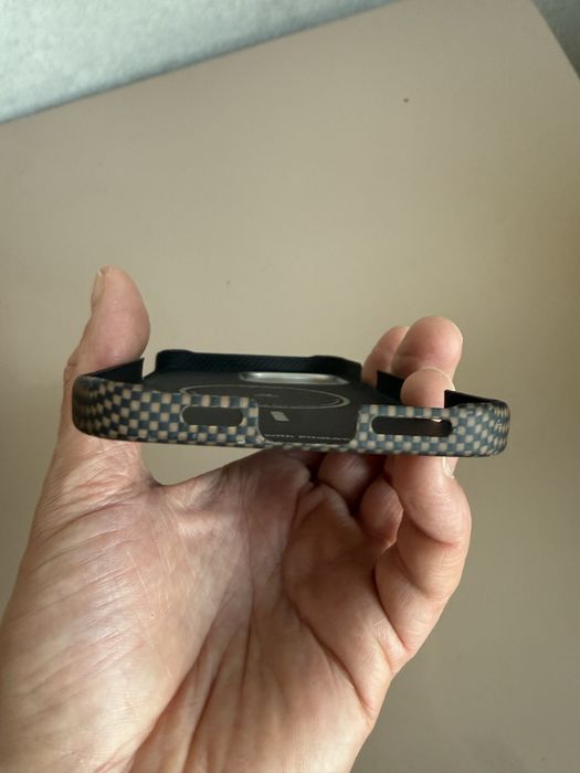 Продам оригинальный чехол Pitaka для iphone 16 pro max