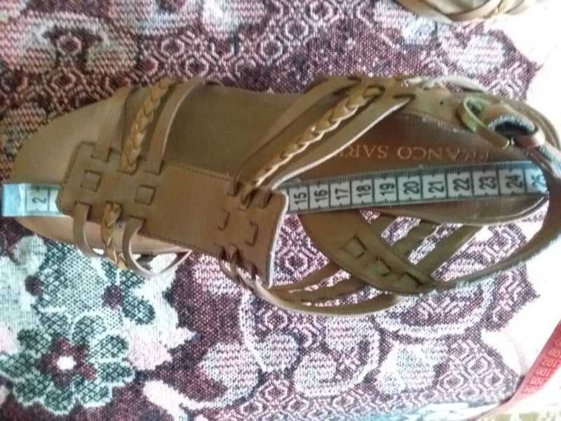 Босоніжки жіночі