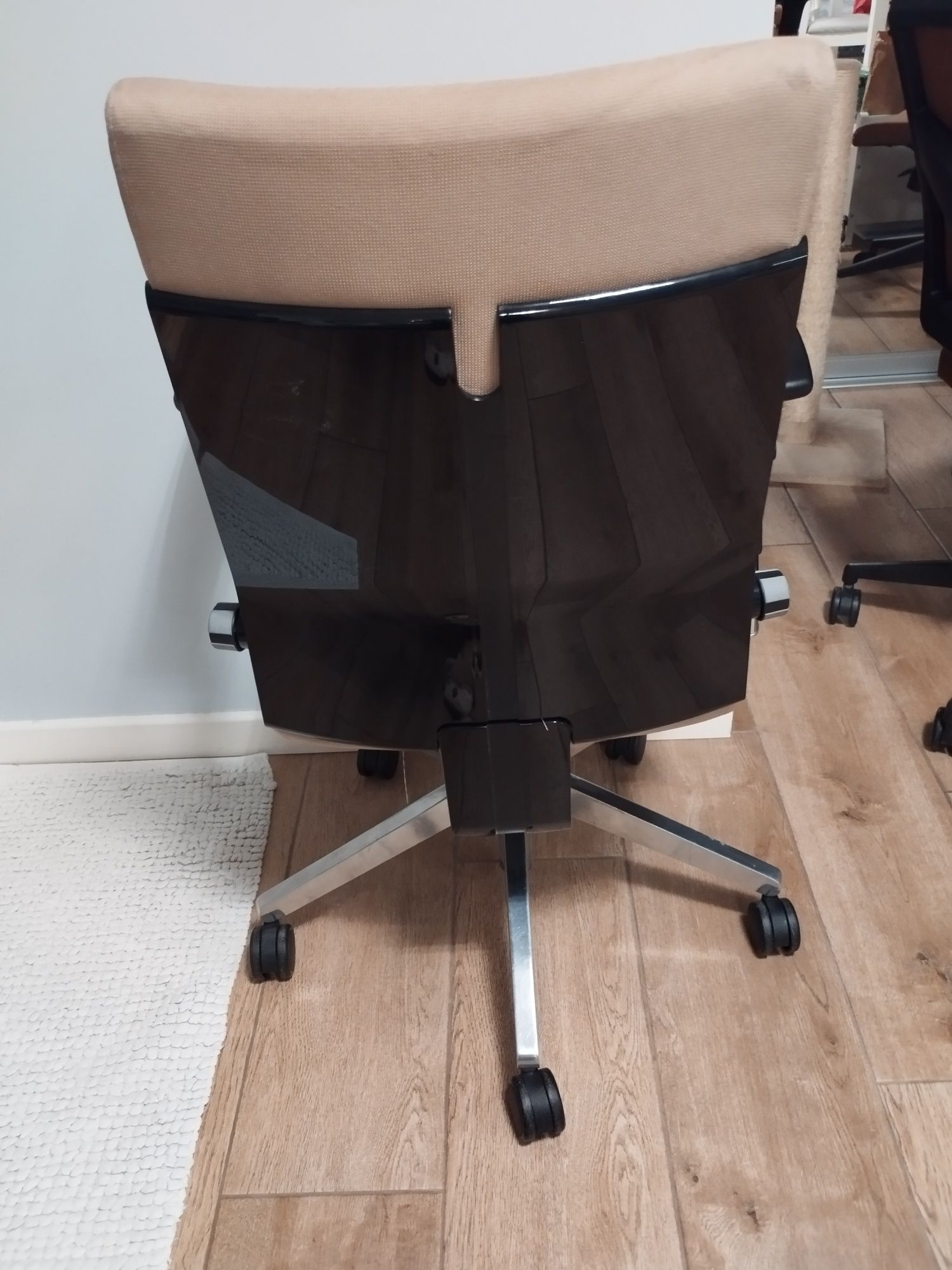Krzesło biurowe regulowane obrotowe