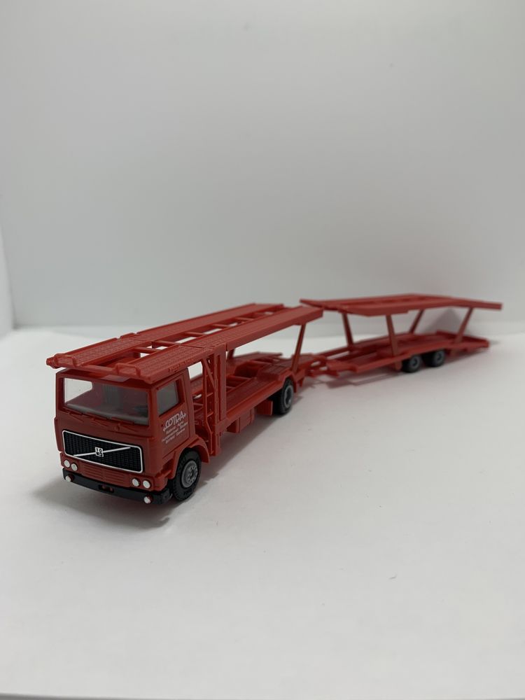 Volvo F10 da Herpa escala 1/87