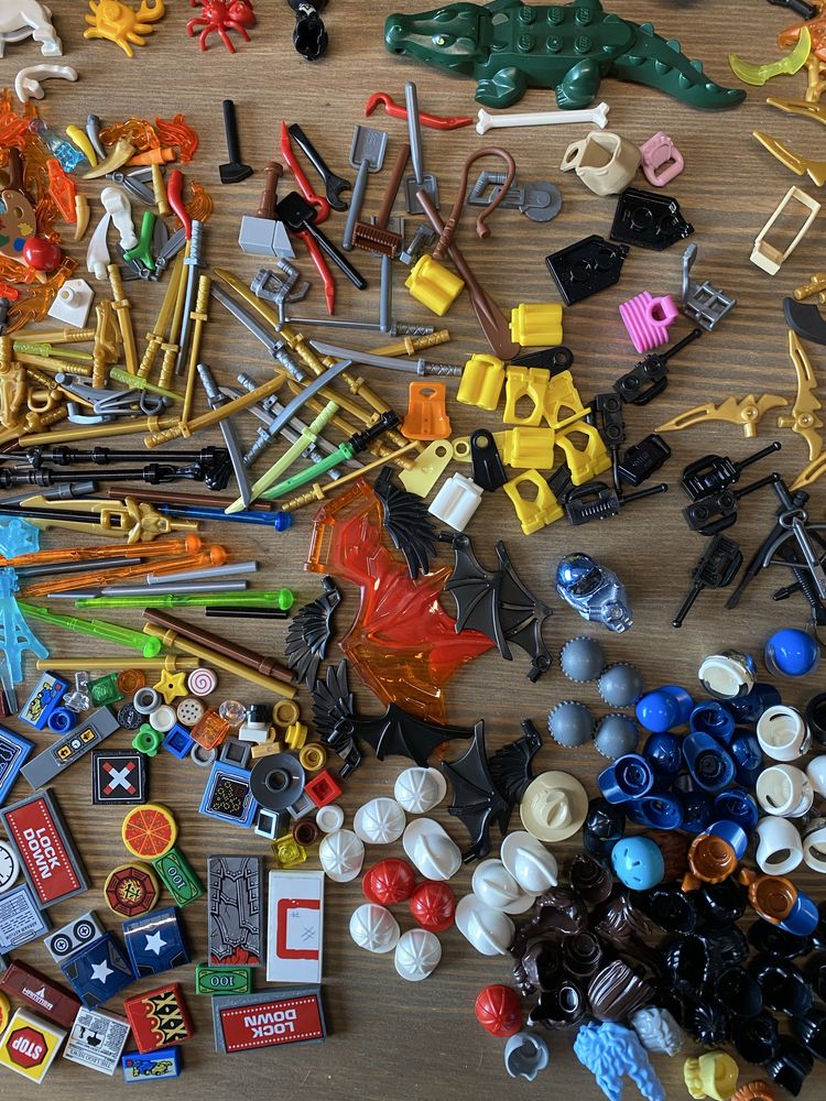 LEGO  мініфігуки, ціна за все, ЛОТ ,запчастини, акаесуари