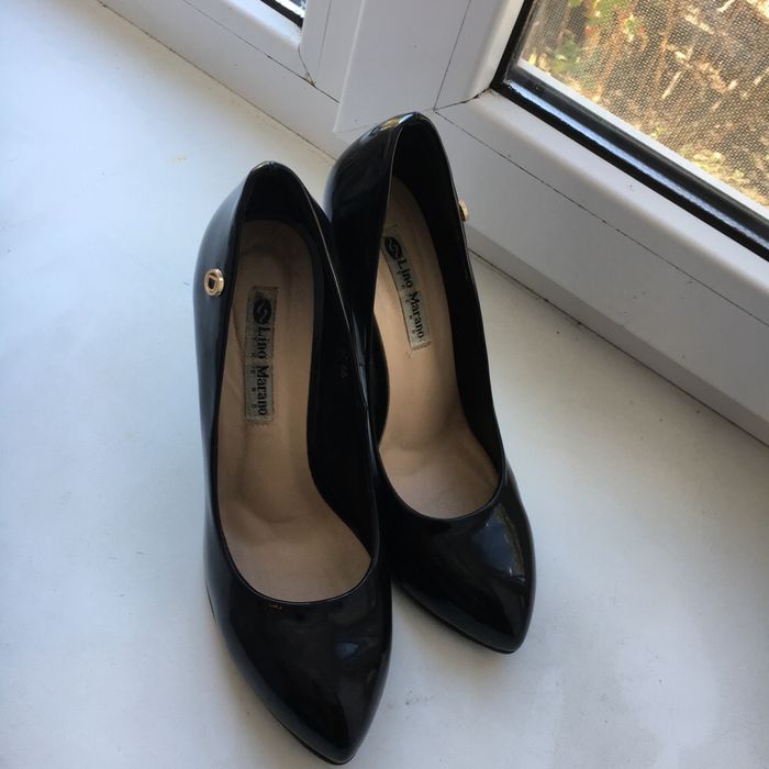 Чёрные лаковые туфли, каблук,37 размер