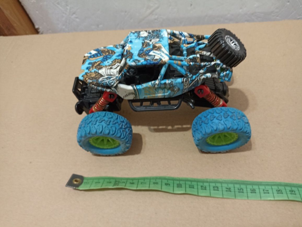 Samochód monster Truck Vaw na wysokich kołach 16 cm