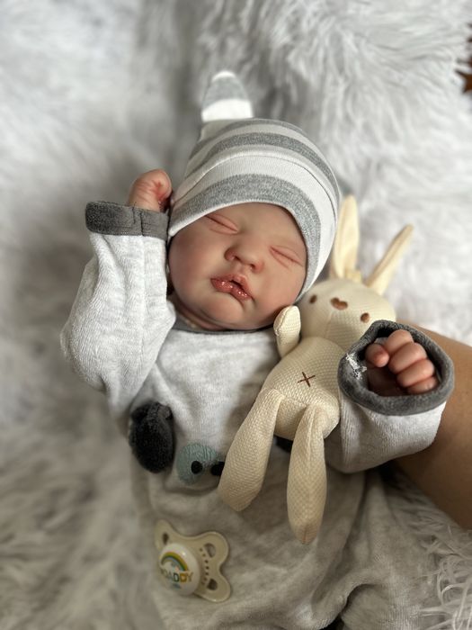 Bebé reborn novo feito à mão