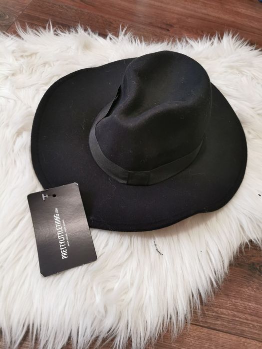 Czarny kapelusz damski uniwerslany