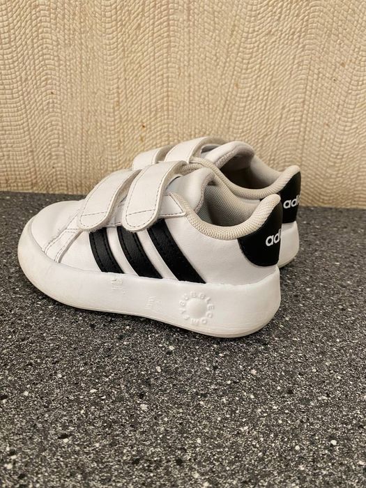 Дитячі кросівки adidas