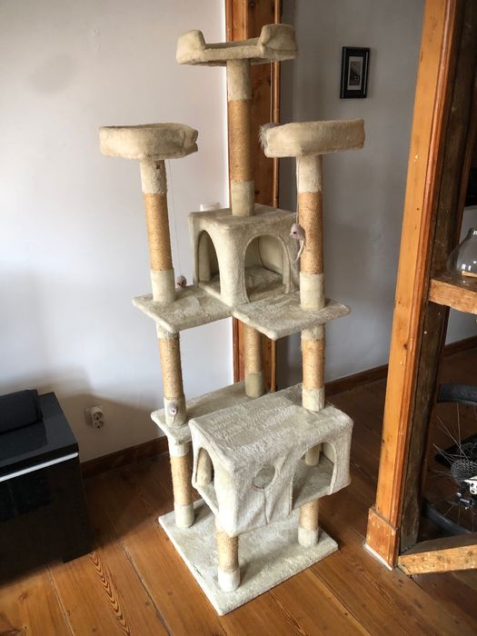 Torre para gatos 3 andares - 25€ (não negociável)