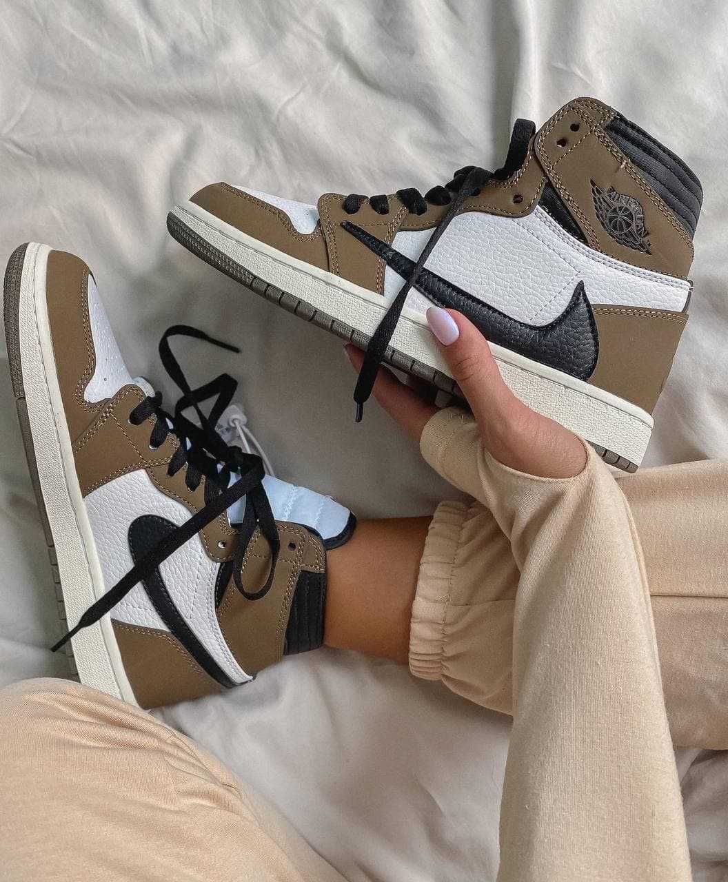 Jordan 1 Retro Travis Scott