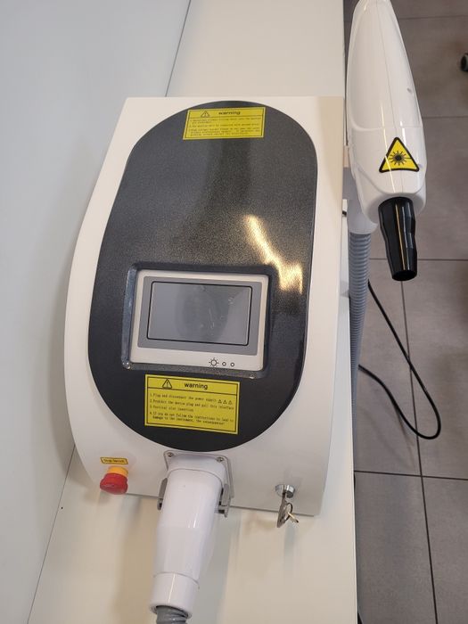 Urządzenie do peelingu węglowego Q- switch