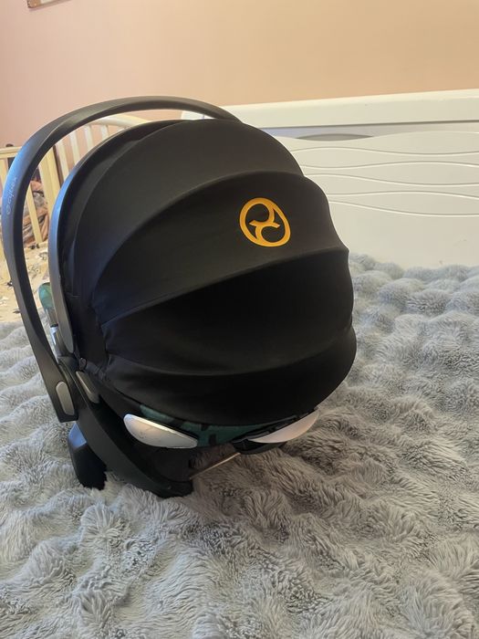 Cybex cloud q з адаптерами на шасі Priam