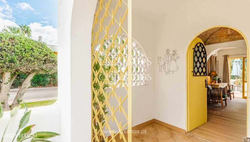 Exclusiva Moradia V3, à venda no Triângulo Dourado, Algarve