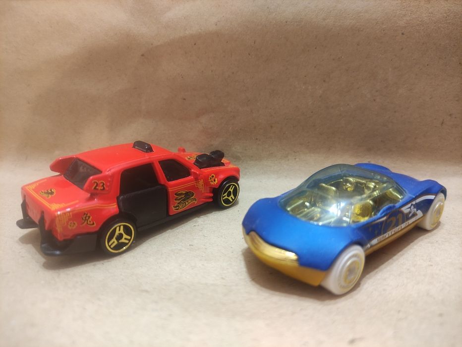 За 2 шт. Hot Wheels  Matchbox Time Attaxi Avant Garde
Matchbox