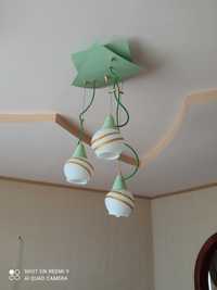 Потолочная люстра ( светильник) на три лампочки.