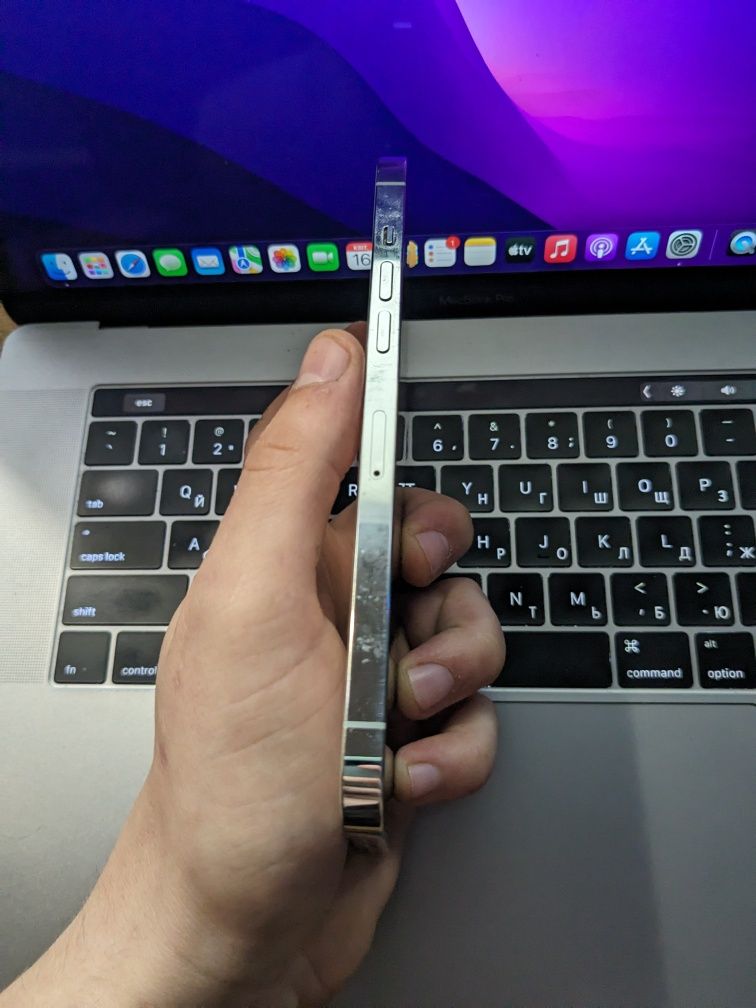 Крутий Apple iPhone 12 Pro Max 128Gb Silver Neverlock