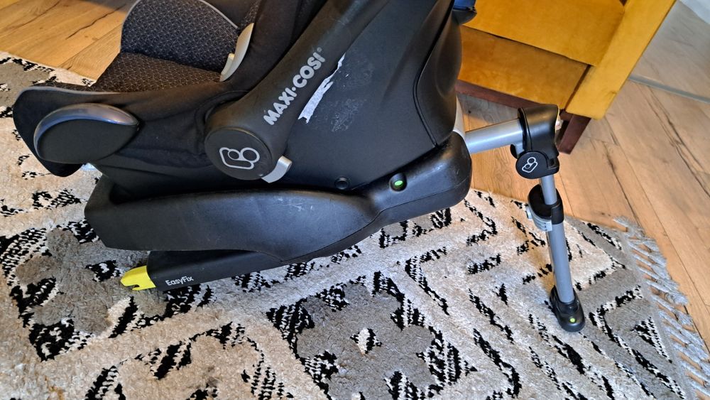 Fotelik samochodowy nosidełko z bazą MaxiCosi Cabriofix isofix