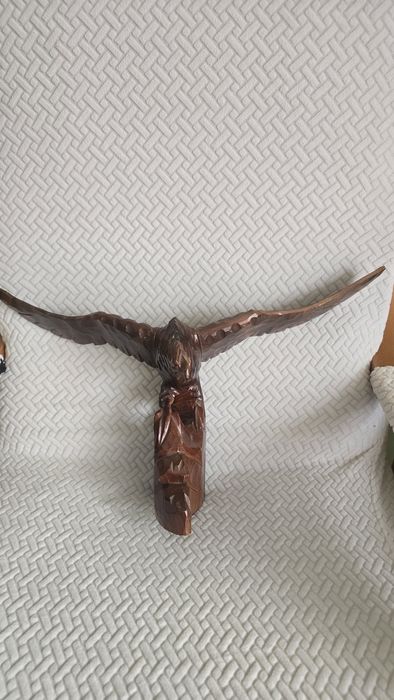 Rzeźbiony orzeł ze wschodu