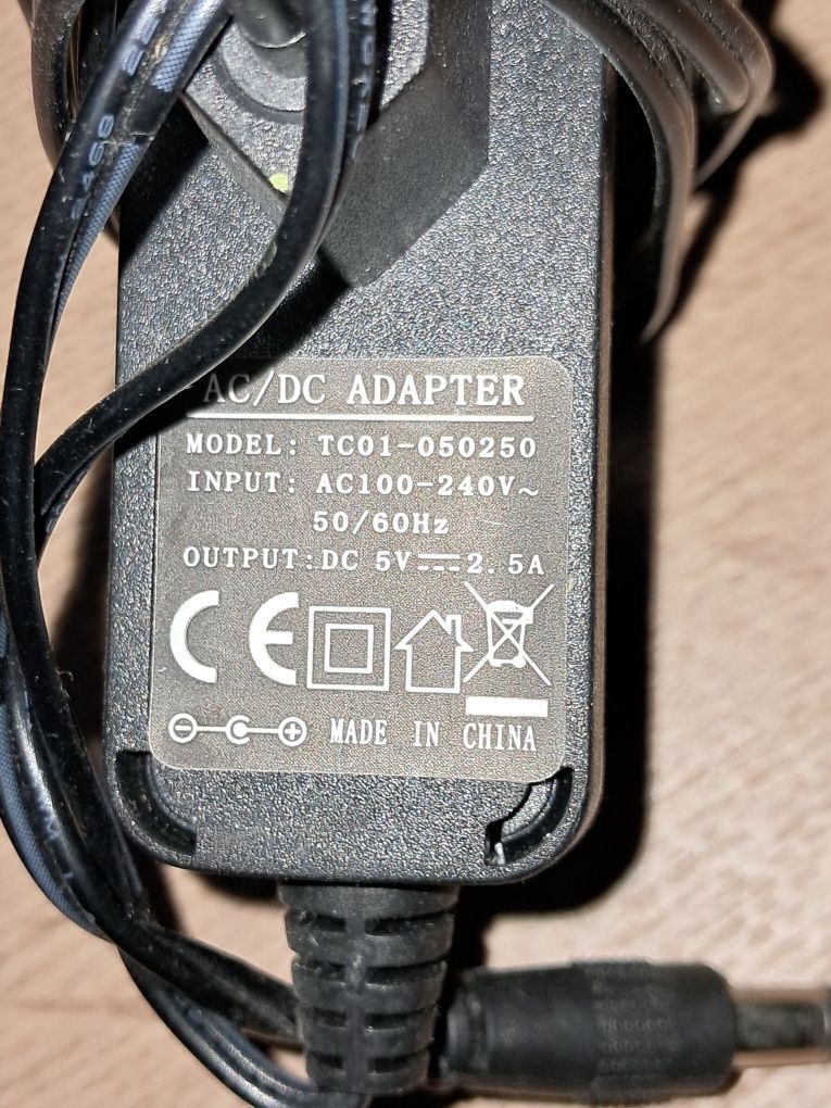 AC / DC Adapter używany