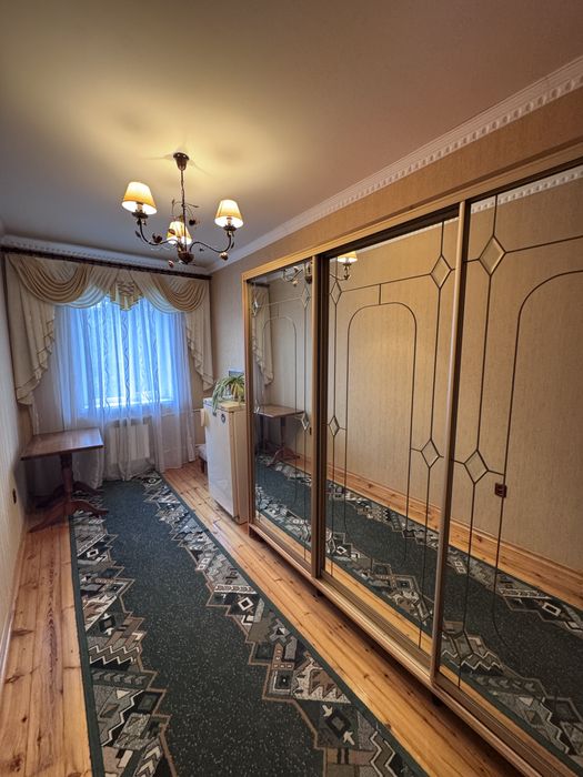 Продається трьохкімнатна квартира