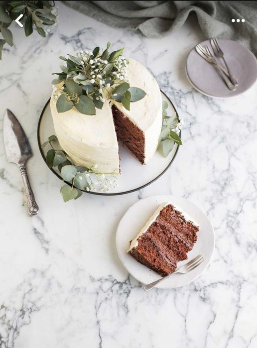 Topper z eukaliptusa i świeżej gipsówki i bukszpanu