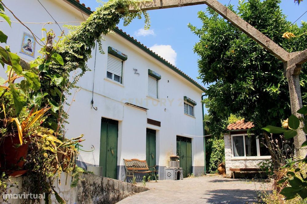 Moradia T4+1 com Adega, Anexo e Terreno de 2.000 m² em Pedrógão Grande