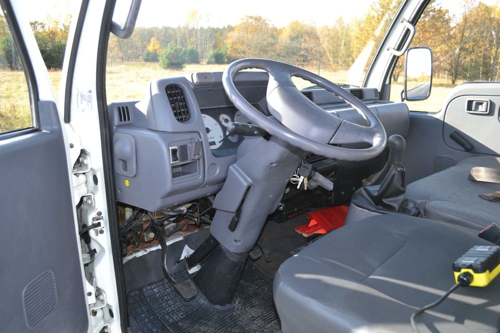 NiSsaN CaBsTaR 2003r 3STR WyWroTkA 3,50M DMC 3,5T SuPeR StaN