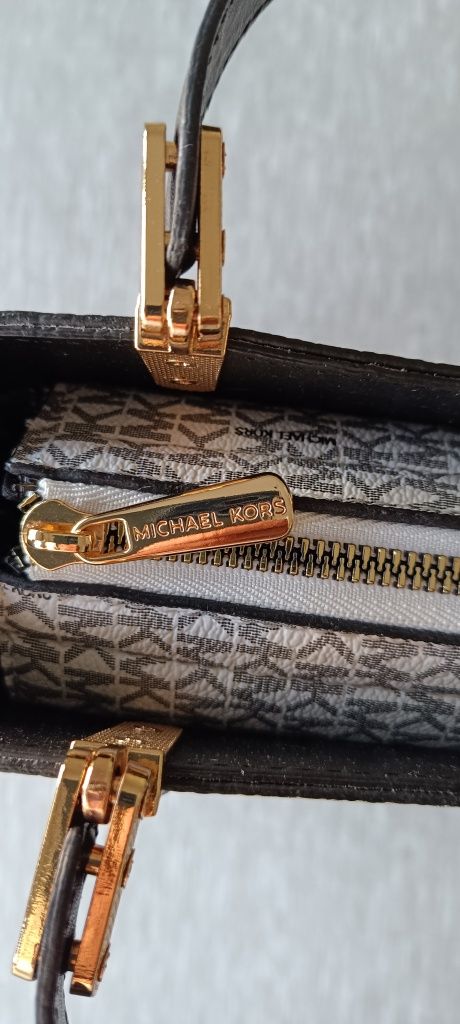 Mala Michael Kors