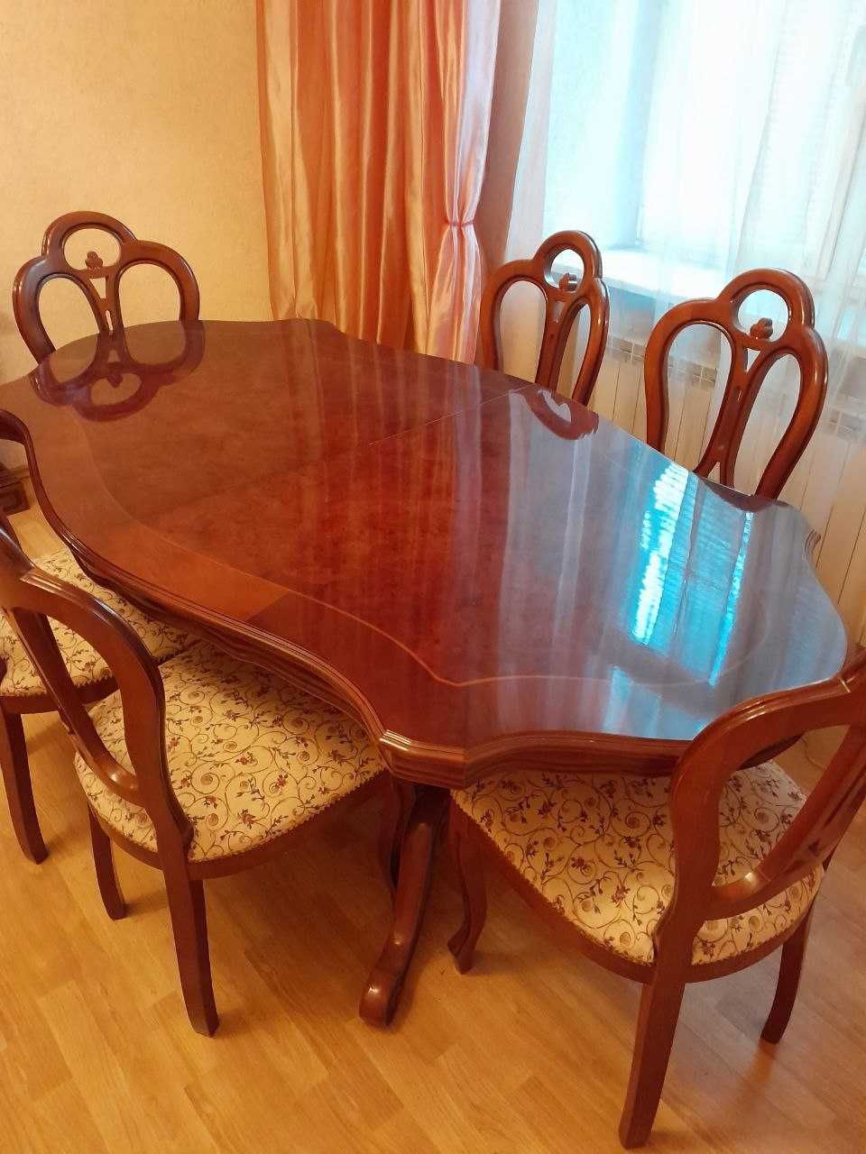 Итальянская мебель.Раздвижной стол и 6-ть стульев