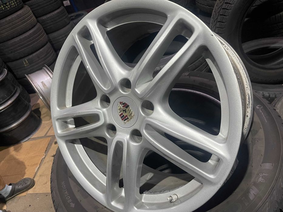 Диски оригінальні Porsche Panamera R19.