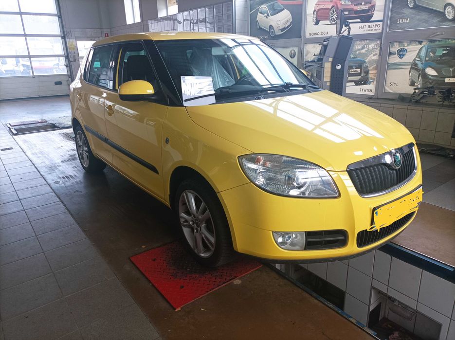 Skoda Fabia 1,6 MPI klimatronik grzane fotele skrętne światła 188 tkm