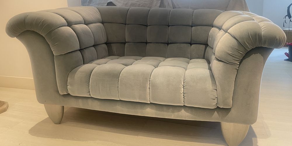 Sofa de autor cinza azulado