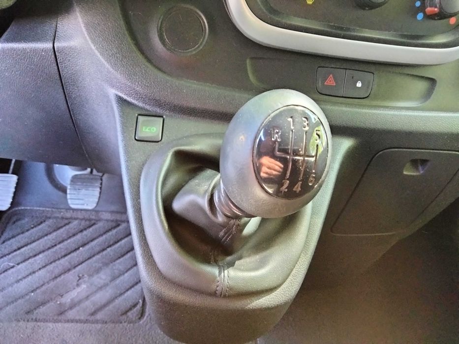 Carrinha 9 lugares Renault Trafic