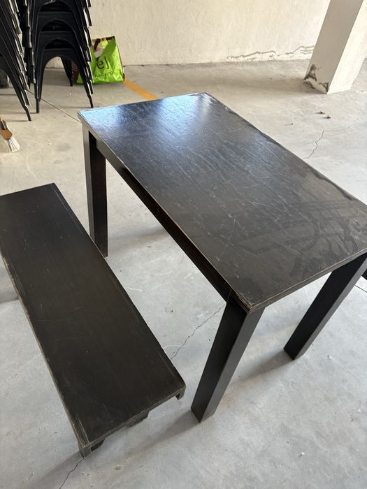 4 conjutos mesas e bancos