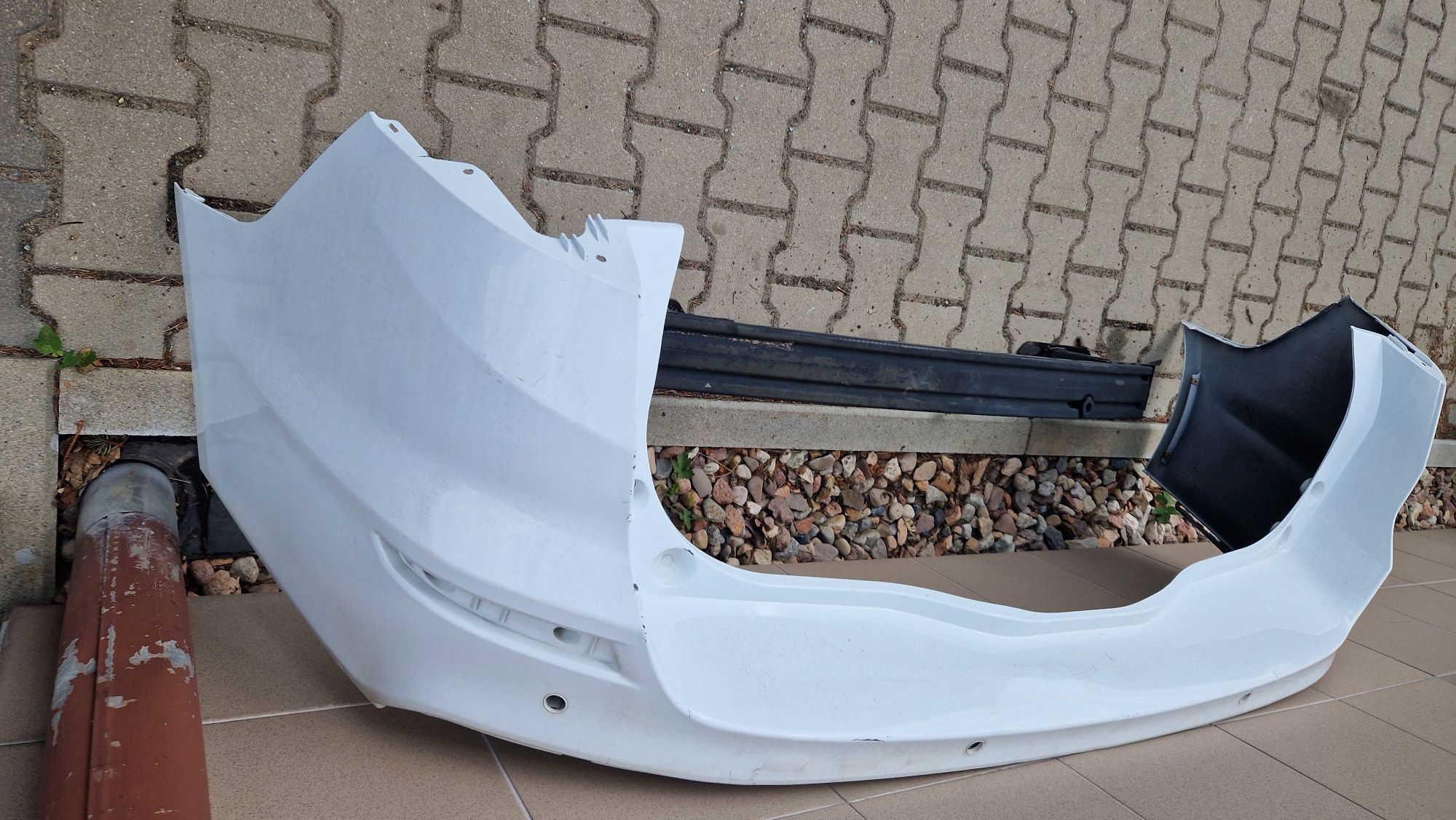 Zderzak tylny Ford Mondeo mk5 biały - czujniki PDC