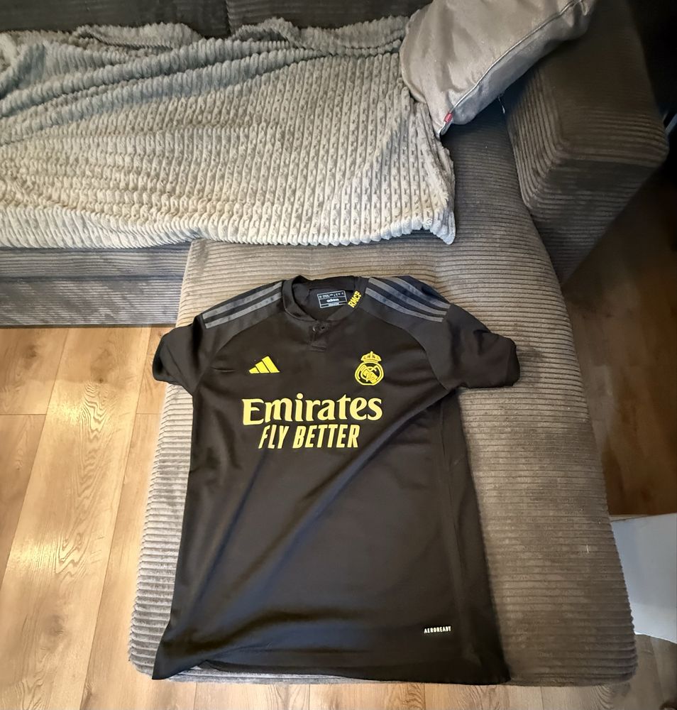 Witam sprzedam koszulko koszule real madrit orginał bellingham