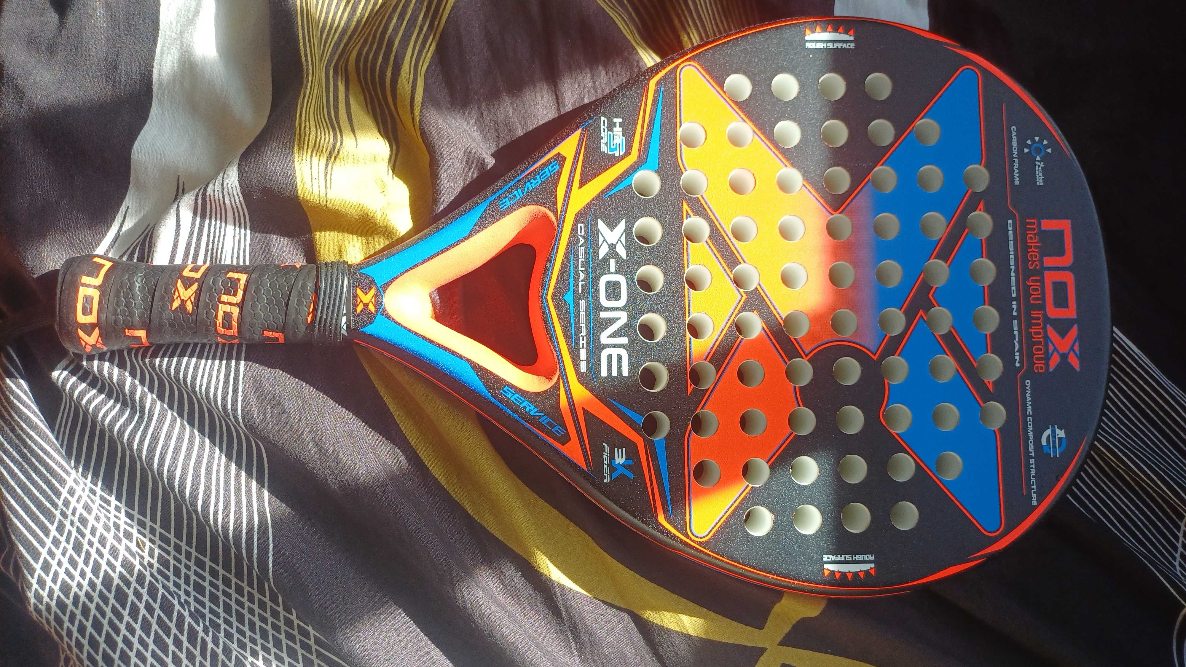 Raquete de Padel NOX - Construção em Fibra de Carbono 3K
