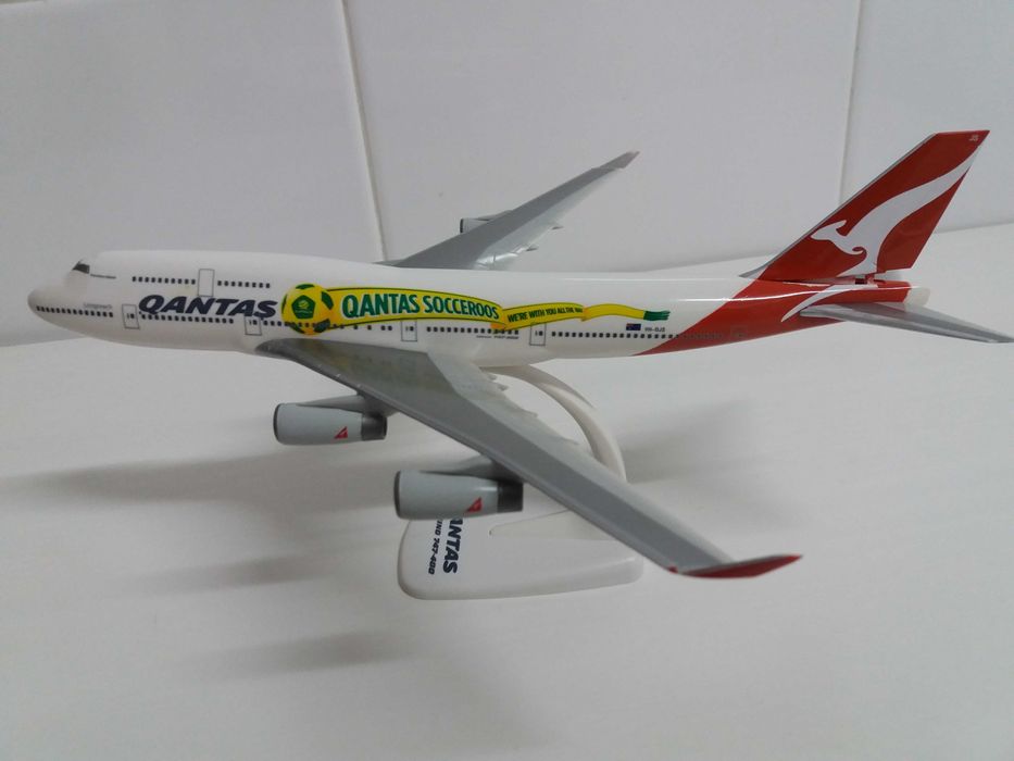 Avião de coleção- QANTAS Boeing 747-400 com 28 cm de comprimento